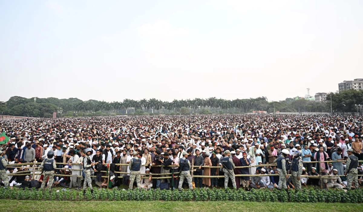 লাখ মানুষের অংশগ্রহণে স্মরণকালের সবচেয়ে বড় জানাজা শহীদ ওসমান হাদির