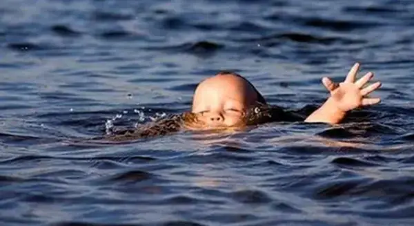 কলারোয়ায় নবজাতককে খালে ফেলে হত্যা করলো মা