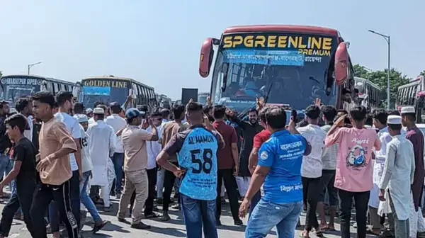 পদ্মা সেতুর টোল প্লাজায় শরীয়তপুরবাসীর অবরোধ