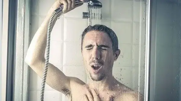 গোসলের ভুল পদ্ধতি—স্ট্রোকের নীরব ঝুঁকি !!