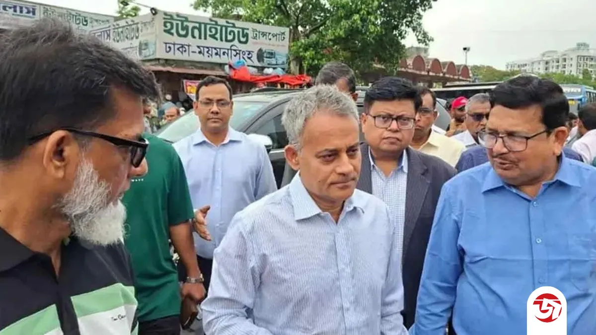 অতিরিক্ত ভাড়া আদায় ঠেকাতে কঠোর নজরদারি চলছে: সড়কমন্ত্রী