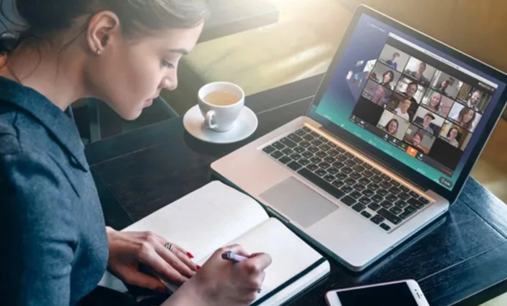 অনলাইন ক্লাসে খেই হারিয়ে ফেলছেন? মনোযোগ ধরে রাখার বৈজ্ঞানিক কৌশল শিখুন!