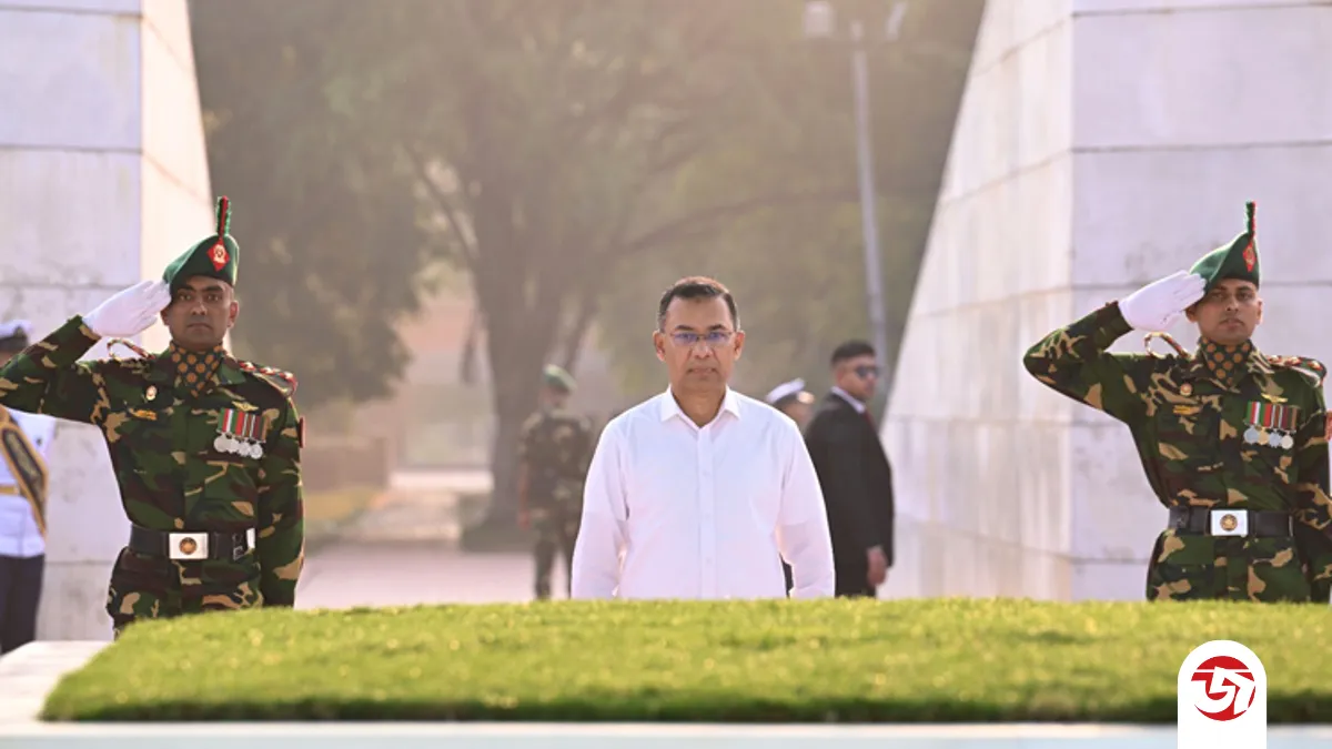 জিয়াউর রহমানের সমাধিতে প্রধানমন্ত্রীর শ্রদ্ধা নিবেদন