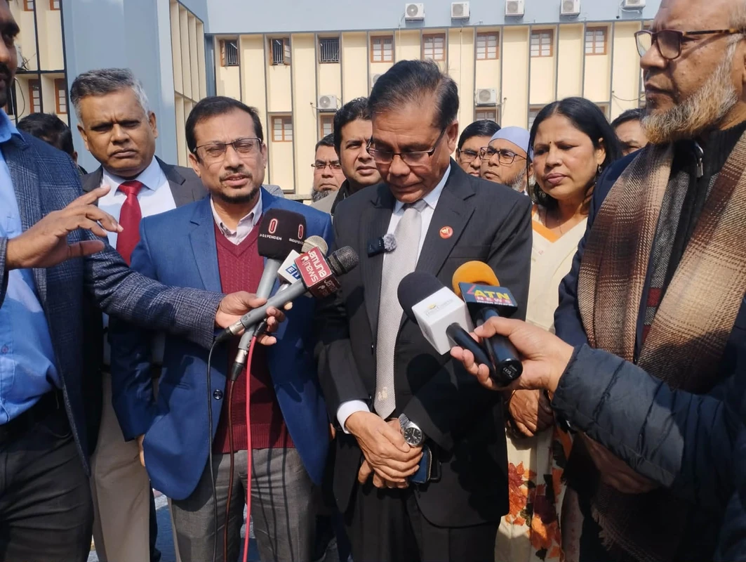 রাবির আওয়ামীপন্থী শিক্ষকদের অবমাননার প্রতিবাদে ক্ষোভ জানিয়েছে বিএনপিপন্থি শিক্ষকরা