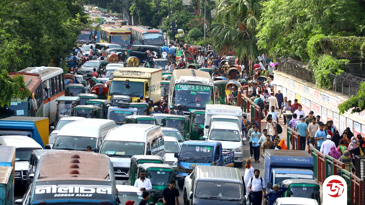 নগরজীবনে যানজট, সময় হারাচ্ছে মানুষ, ক্ষতিগ্রস্ত হচ্ছে অর্থনীতি